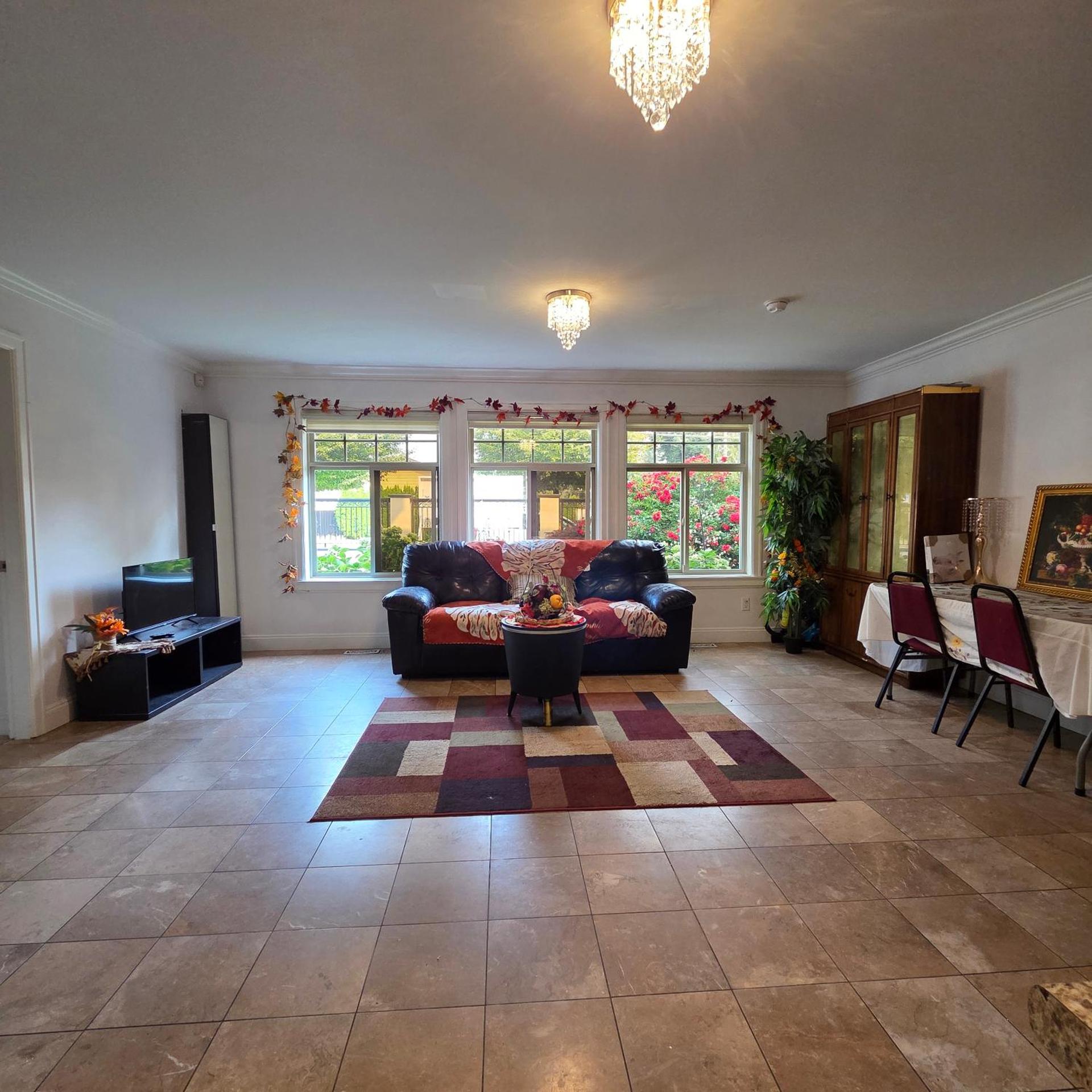 Queen Room with Shared Bathroom