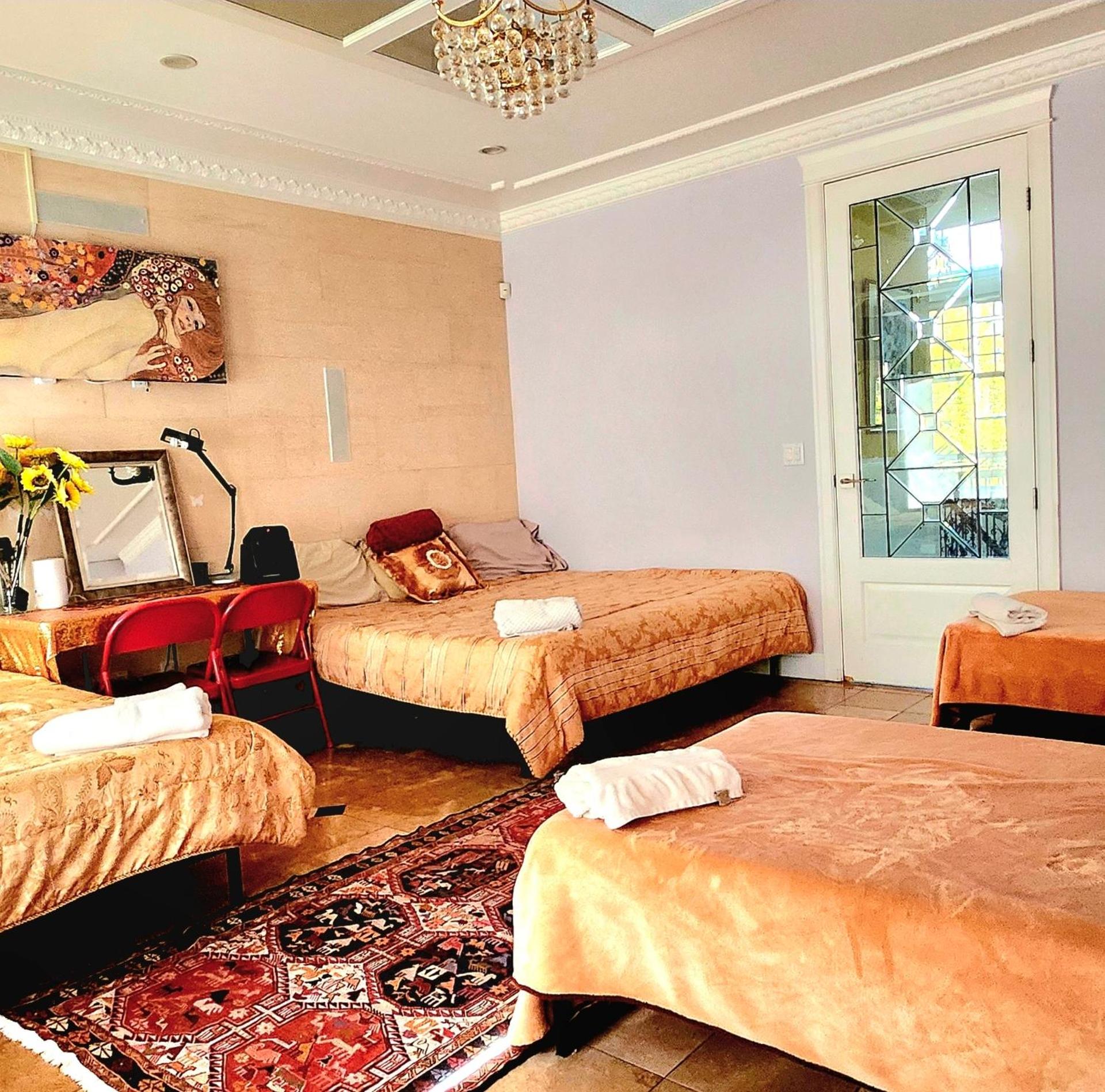 Royal Boutique Hotel, Surrey