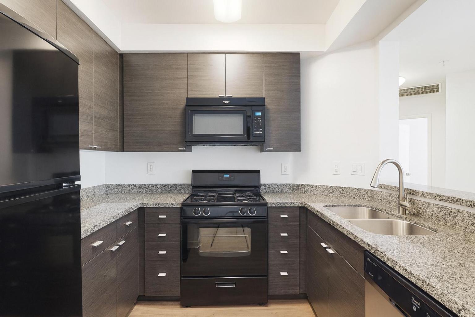 Deluxe Living in Marina Del Rey - Pool, Hot Tub, Gym