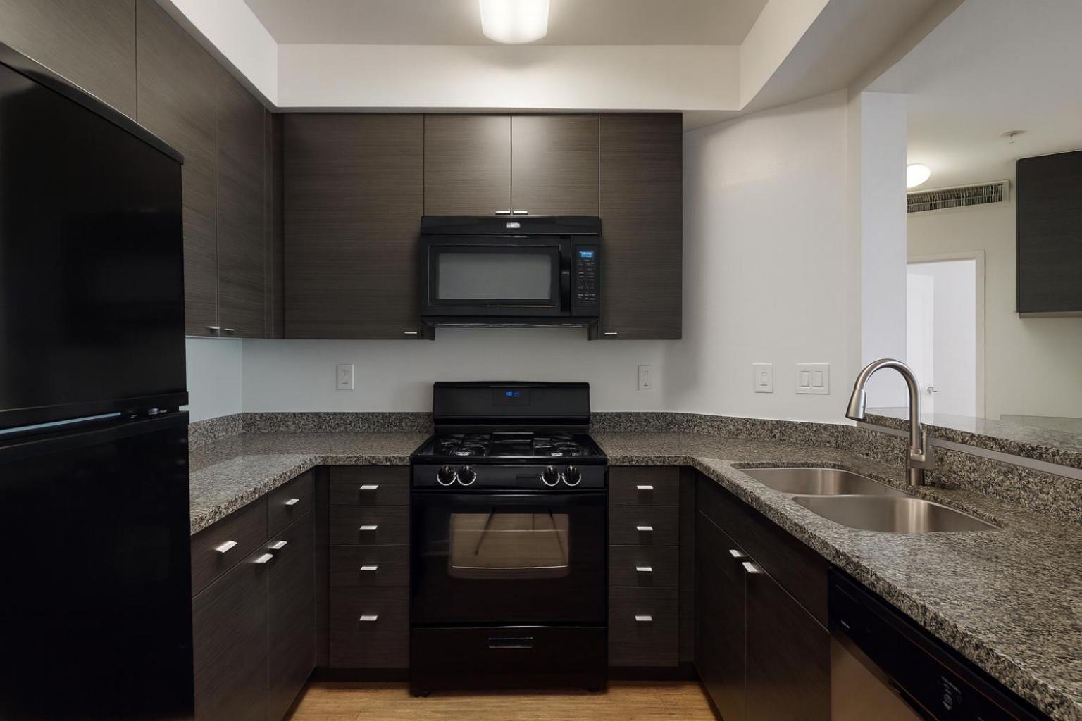 Deluxe Living in Marina Del Rey - Pool, Hot Tub, Gym