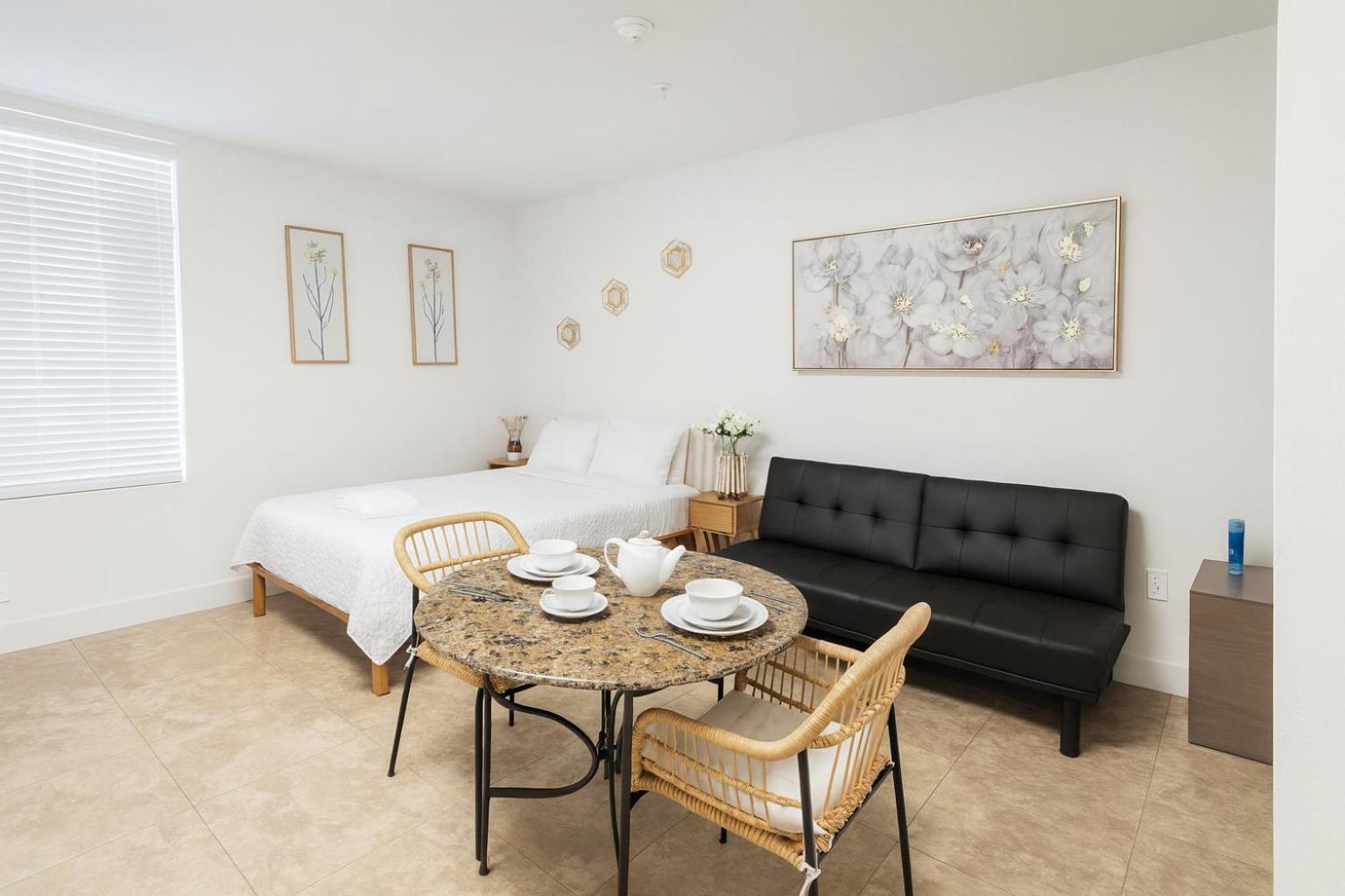 Deluxe Living in Marina Del Rey - Pool, Hot Tub, Gym