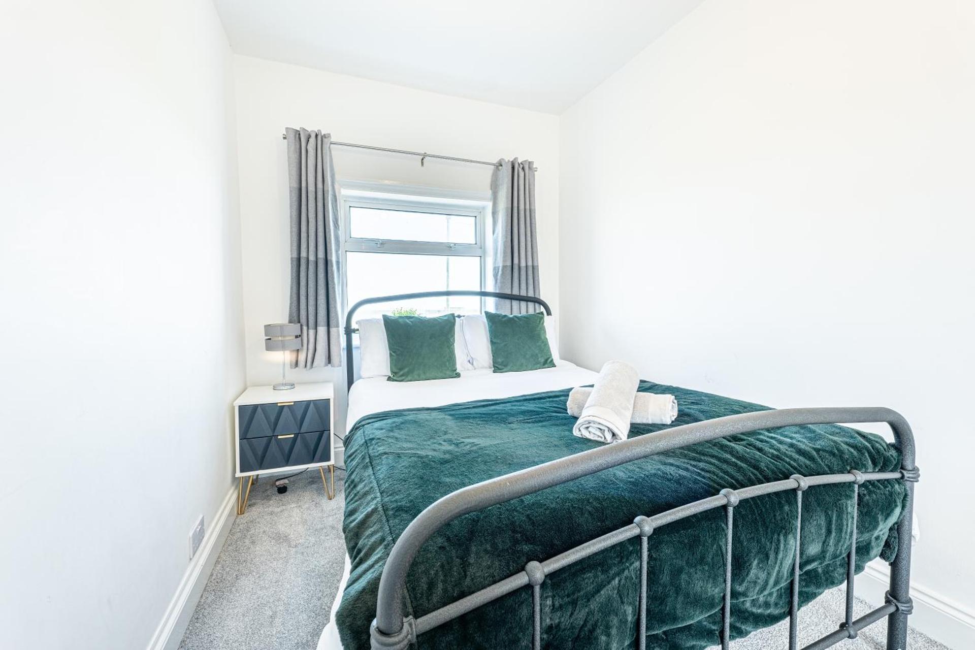 Stunning 4-Bed Beachfront Home Sea Views in Dymchurch