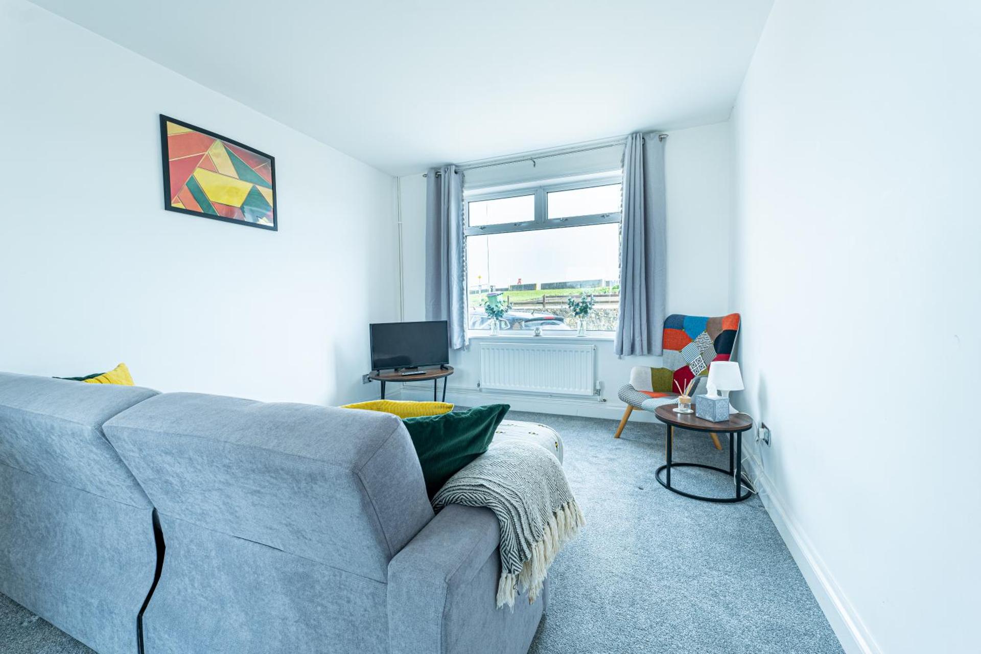 Stunning 4-Bed Beachfront Home Sea Views in Dymchurch