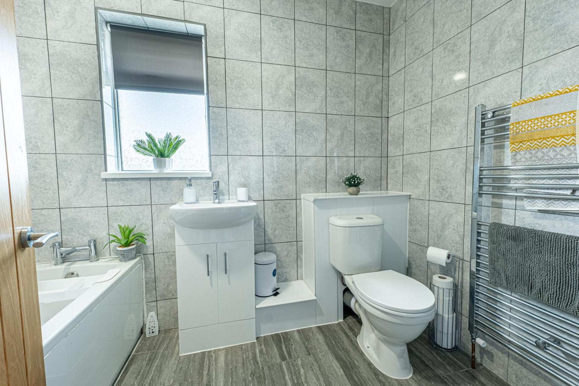 Stunning 4-Bed Beachfront Home Sea Views in Dymchurch