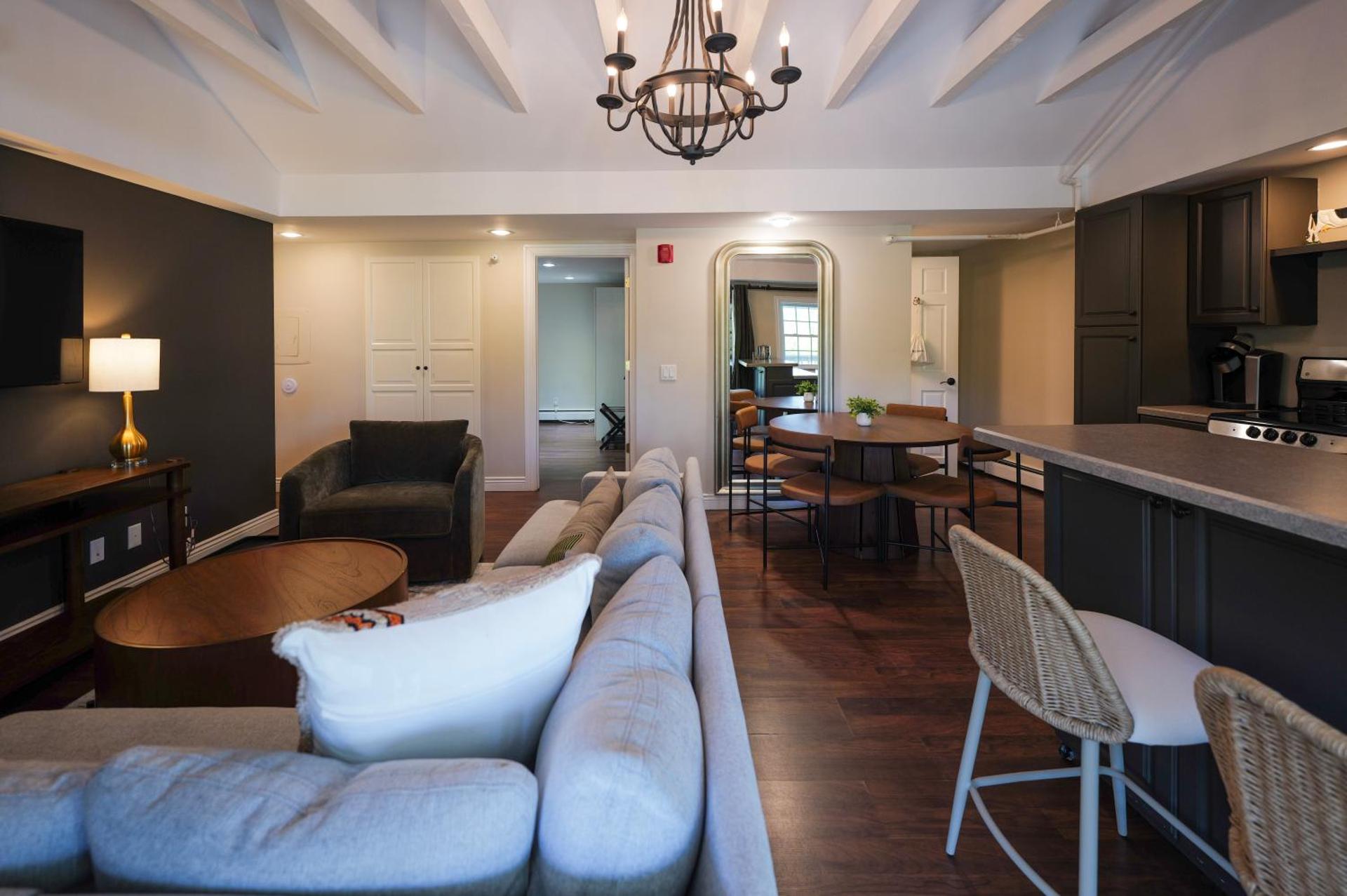 Farm House 3rd Floor Suite A