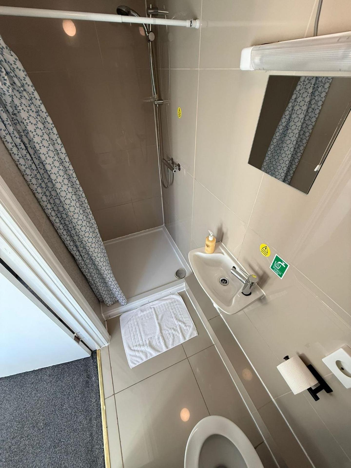 Southsea 2nd Floor Studio Apartment, Free Private Parking