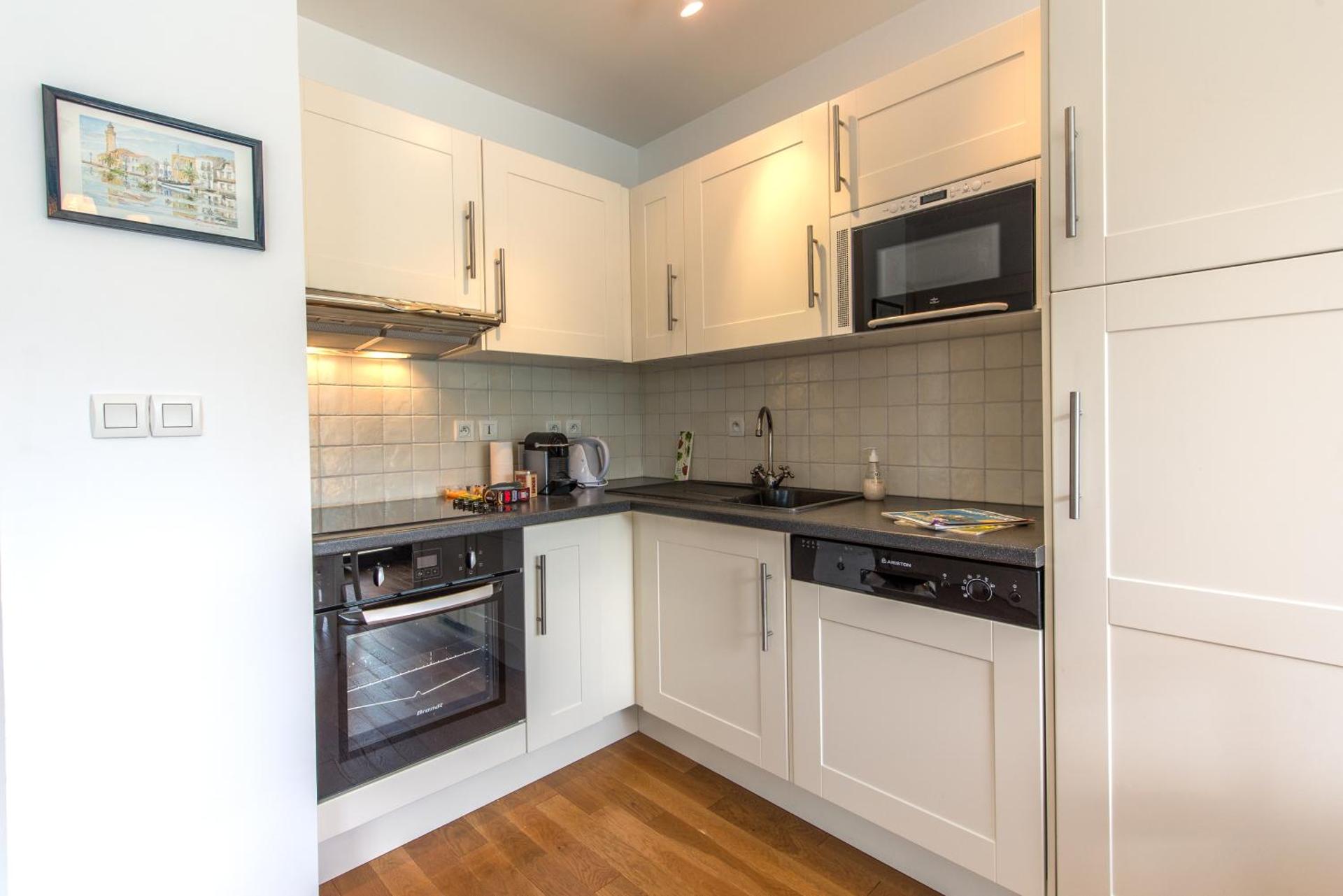 Kitchen or kitchenette