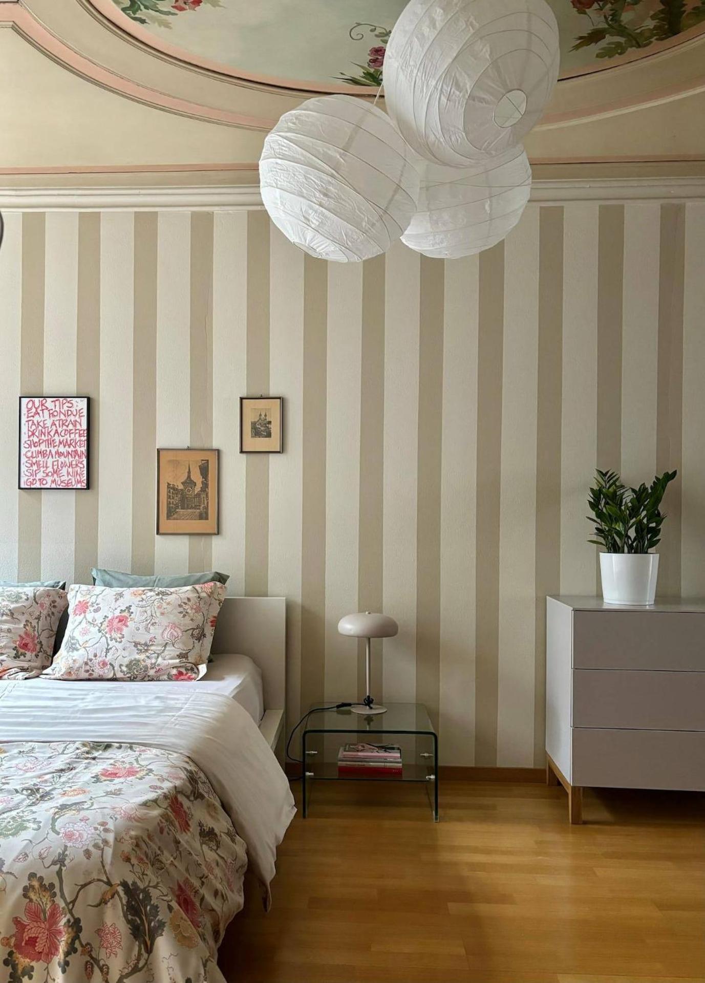 Wake Up in Bern Old Town Queen Bed Fast WiFi