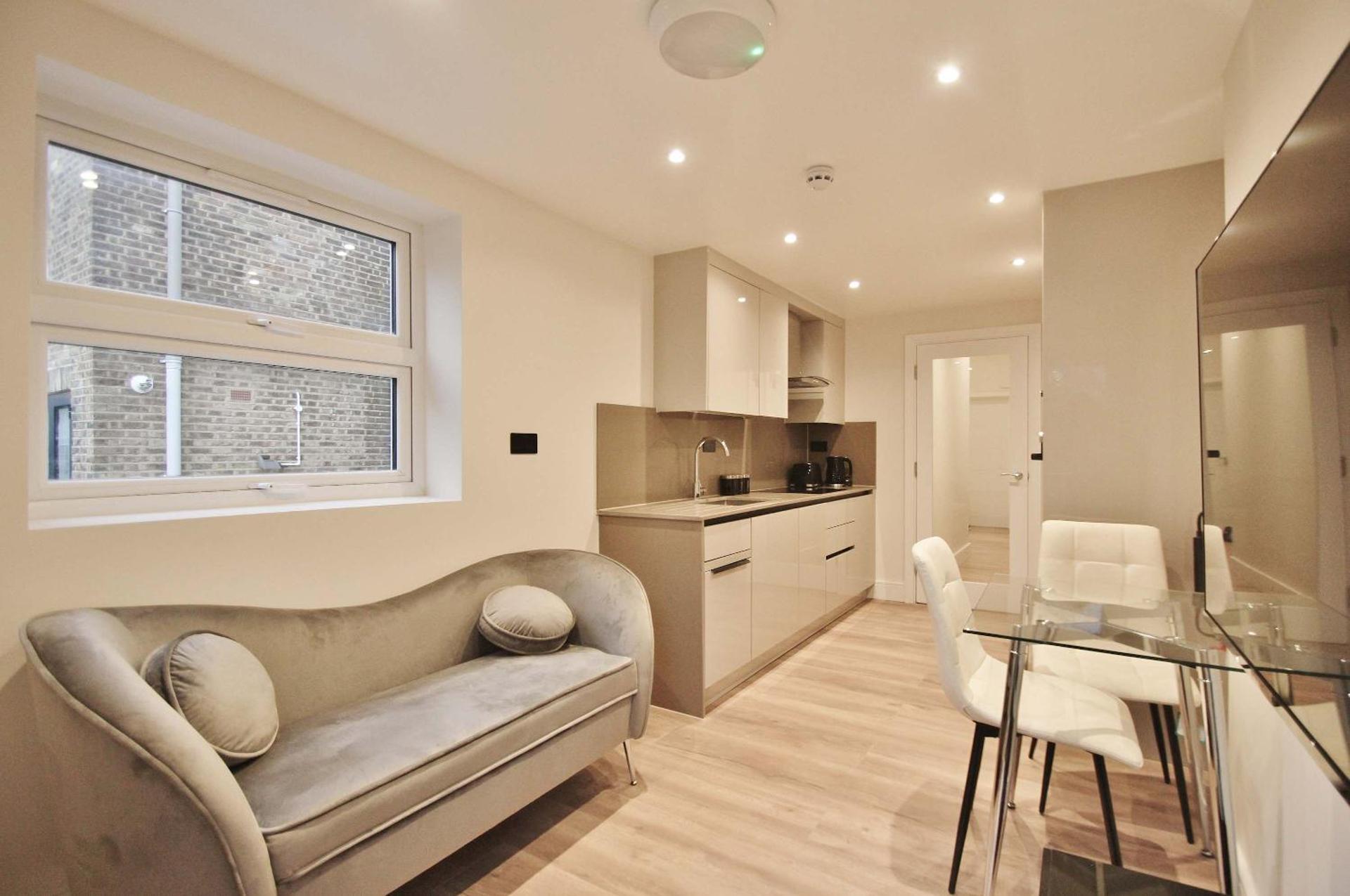 Fantastic 2 Bed Garden Flat In West London