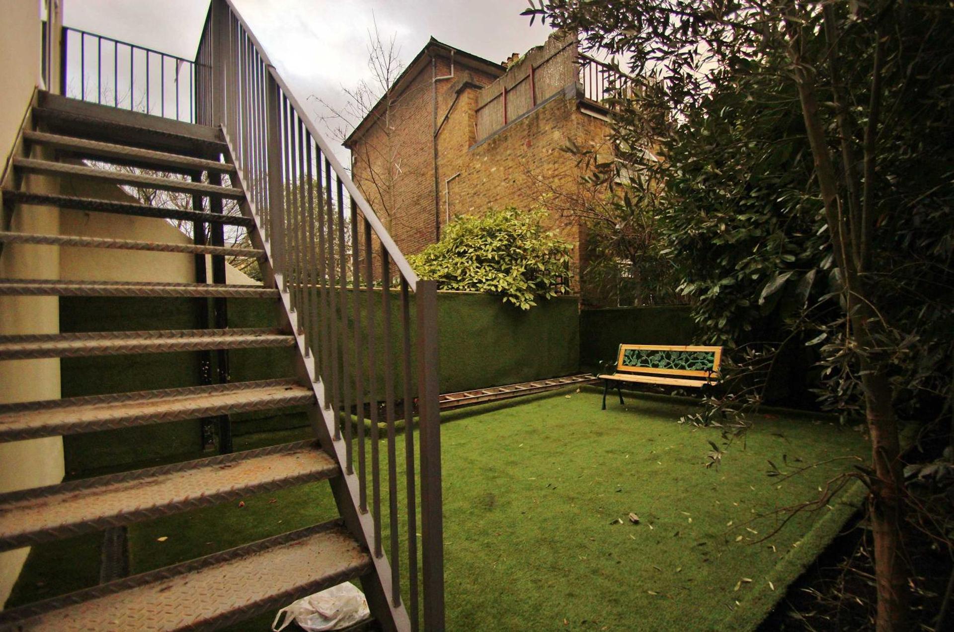 Fantastic 2 Bed Garden Flat In West London