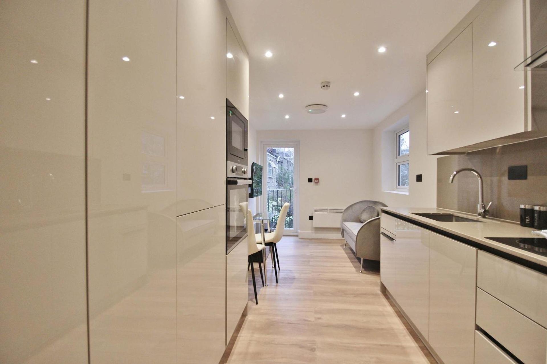 Fantastic 2 Bed Garden Flat In West London