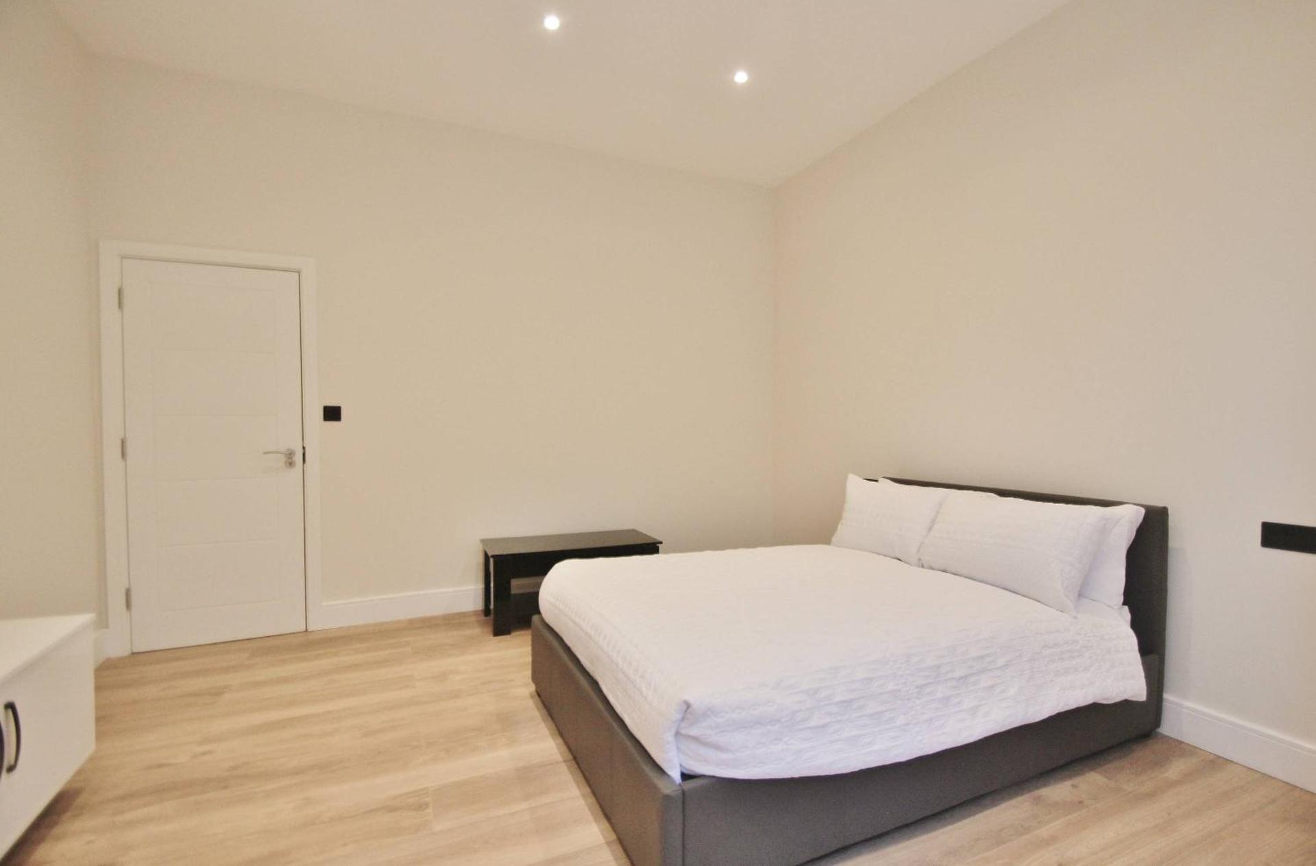 Fantastic 2 Bed Garden Flat In West London