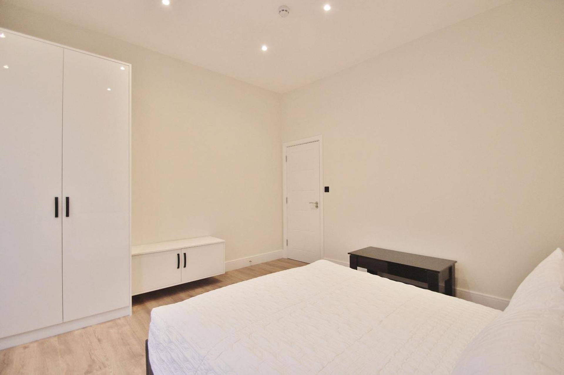 Fantastic 2 Bed Garden Flat In West London