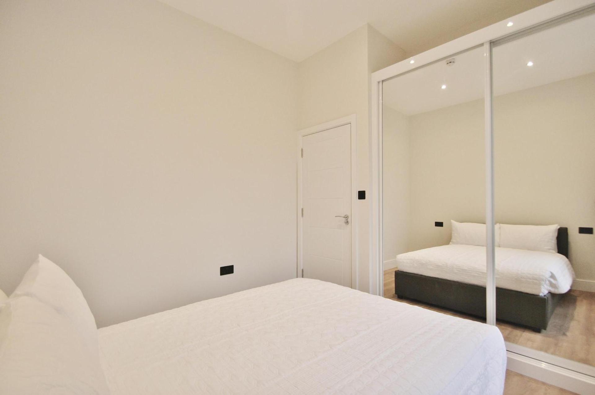 Fantastic 2 Bed Garden Flat In West London