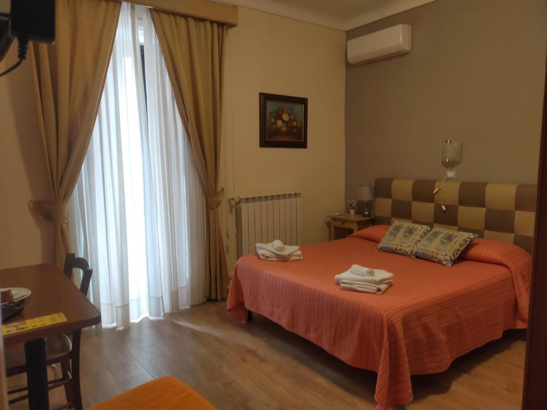 Bed & Breakfast Hostel H24