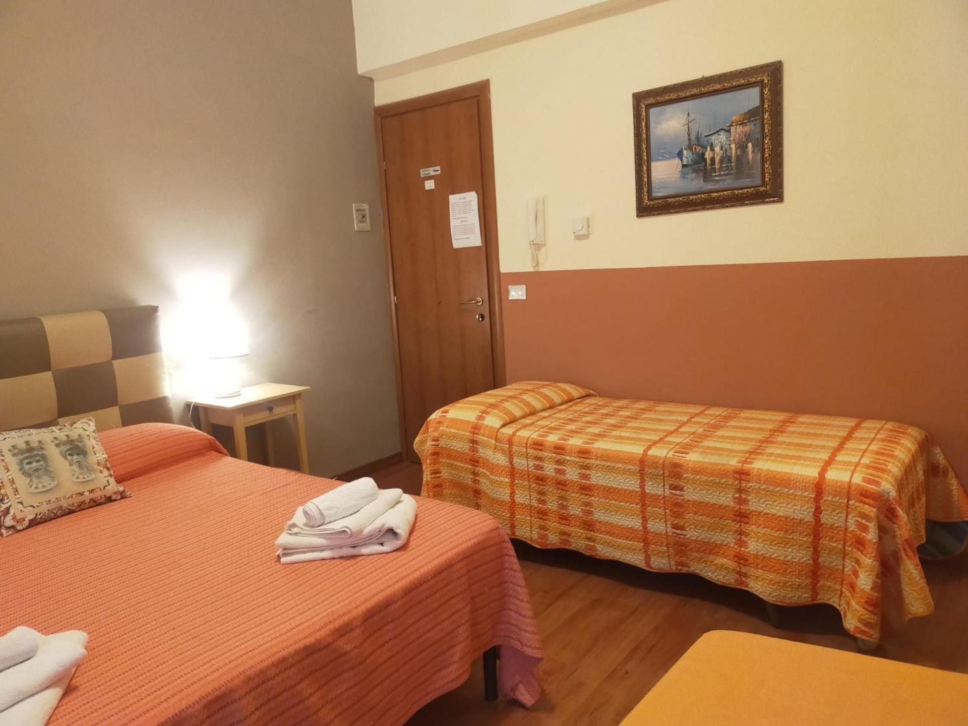 Bed & Breakfast Hostel H24