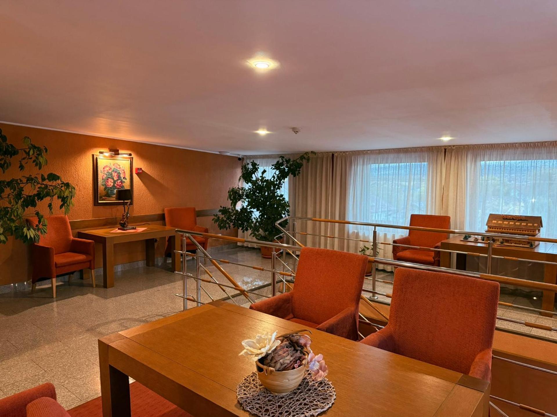 Communal lounge/ TV room