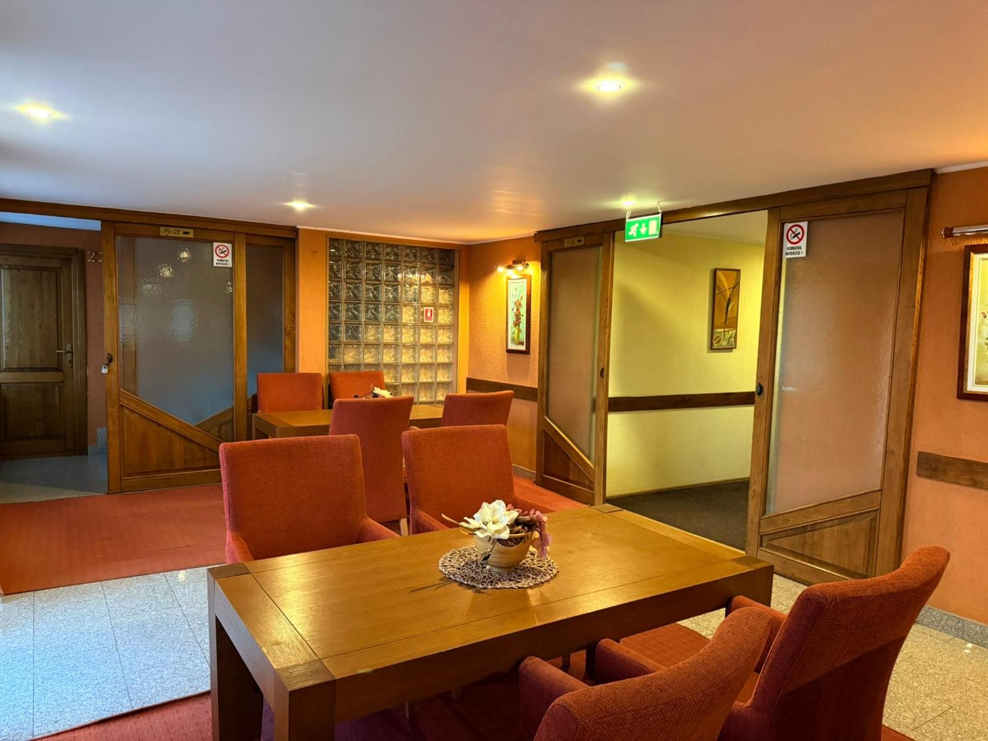 Communal lounge/ TV room