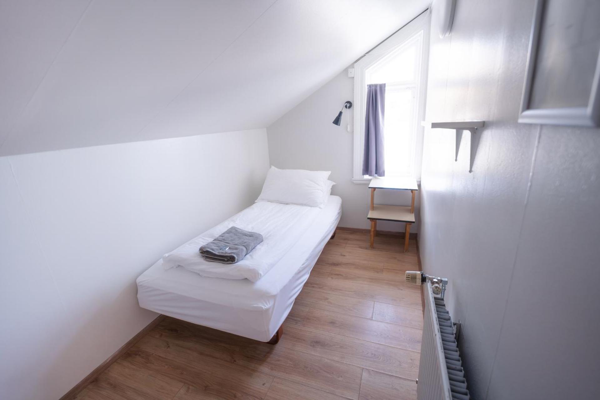 Small Single Room with Shared Bathroom