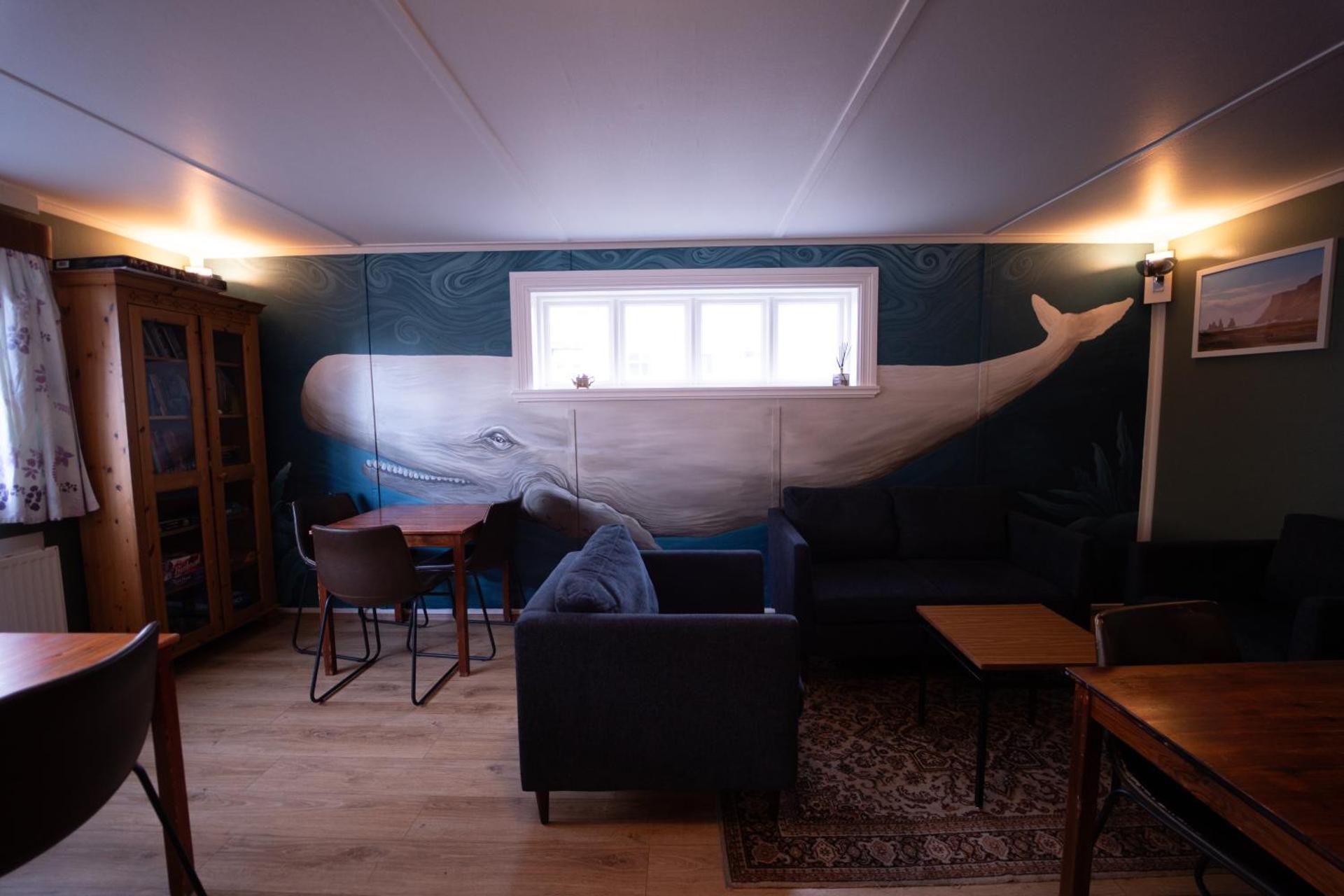 Communal lounge/ TV room