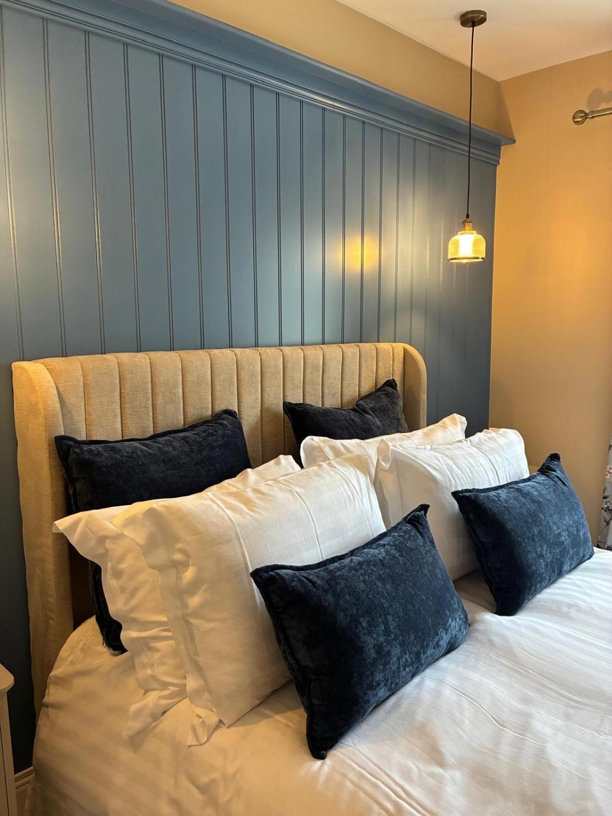 LAKE VIEW Luxury Apartment