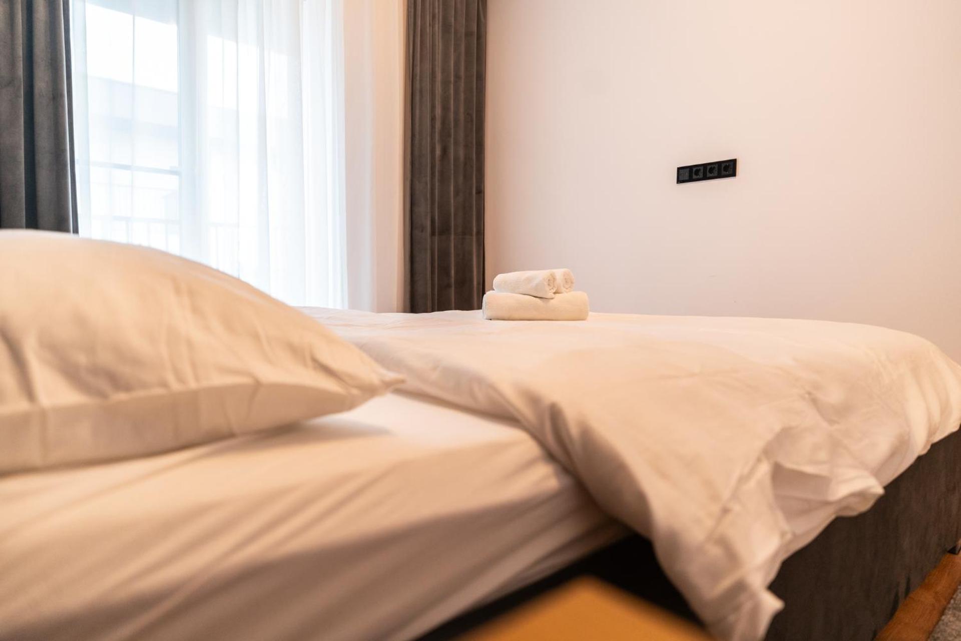 BCB Aparts Wood Nest