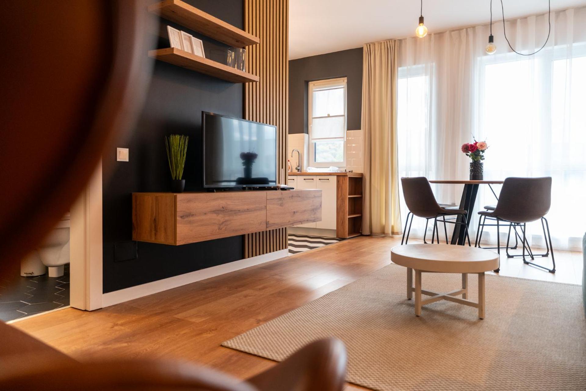 BCB Aparts Wood Nest