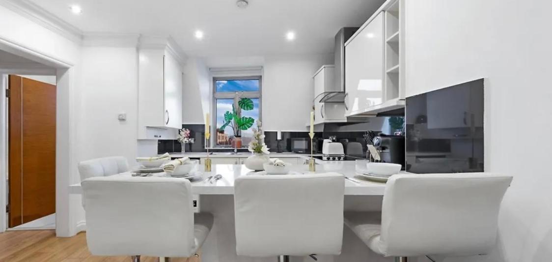 The High Street Kensington