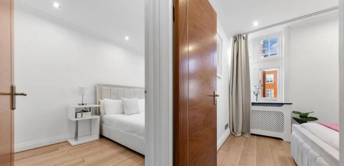 The High Street Kensington