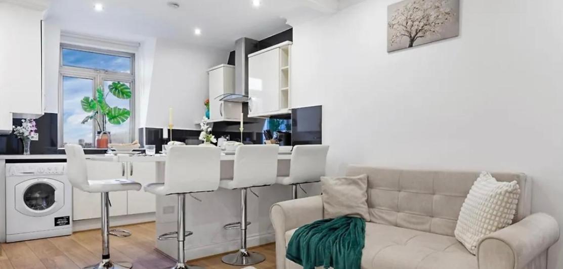 The High Street Kensington