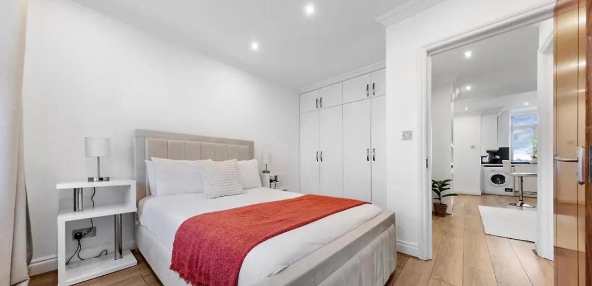 The High Street Kensington