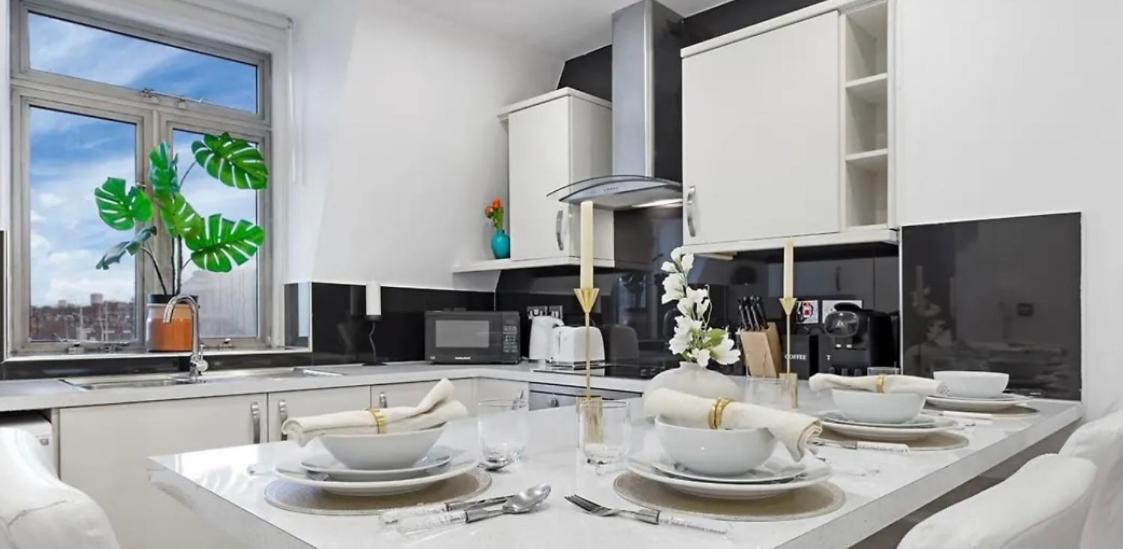 The High Street Kensington