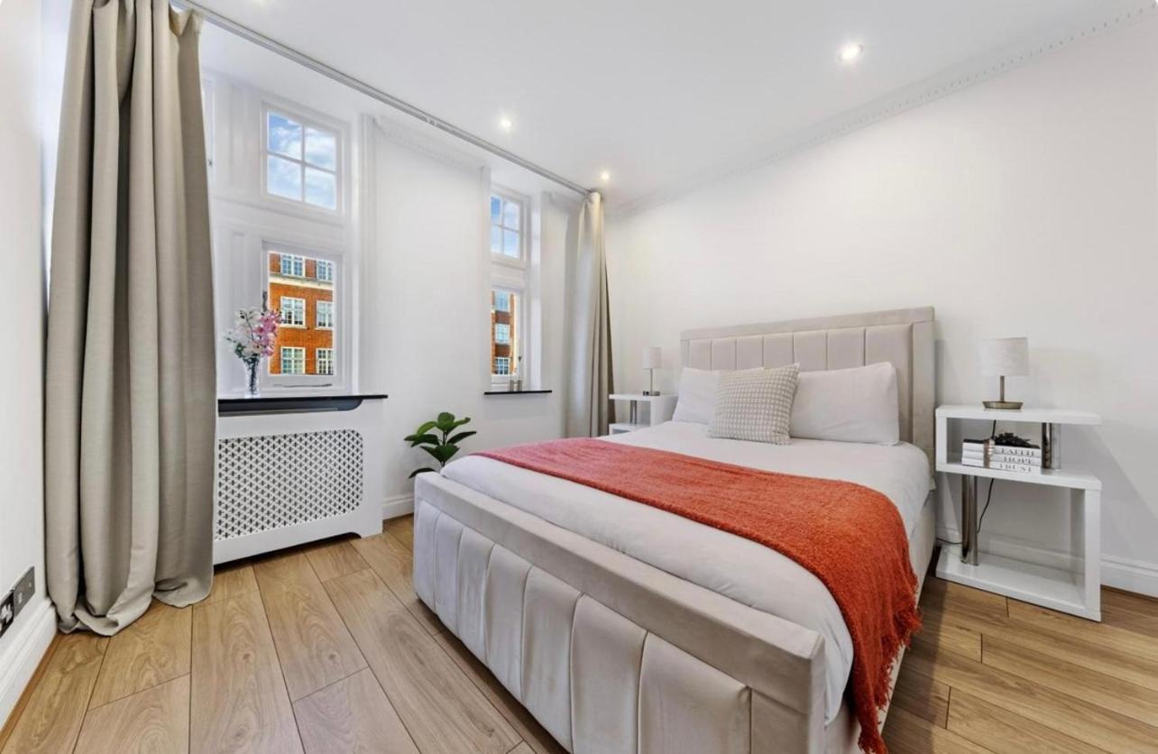 The High Street Kensington