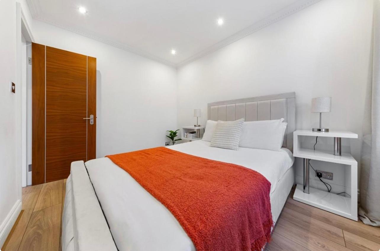 The High Street Kensington