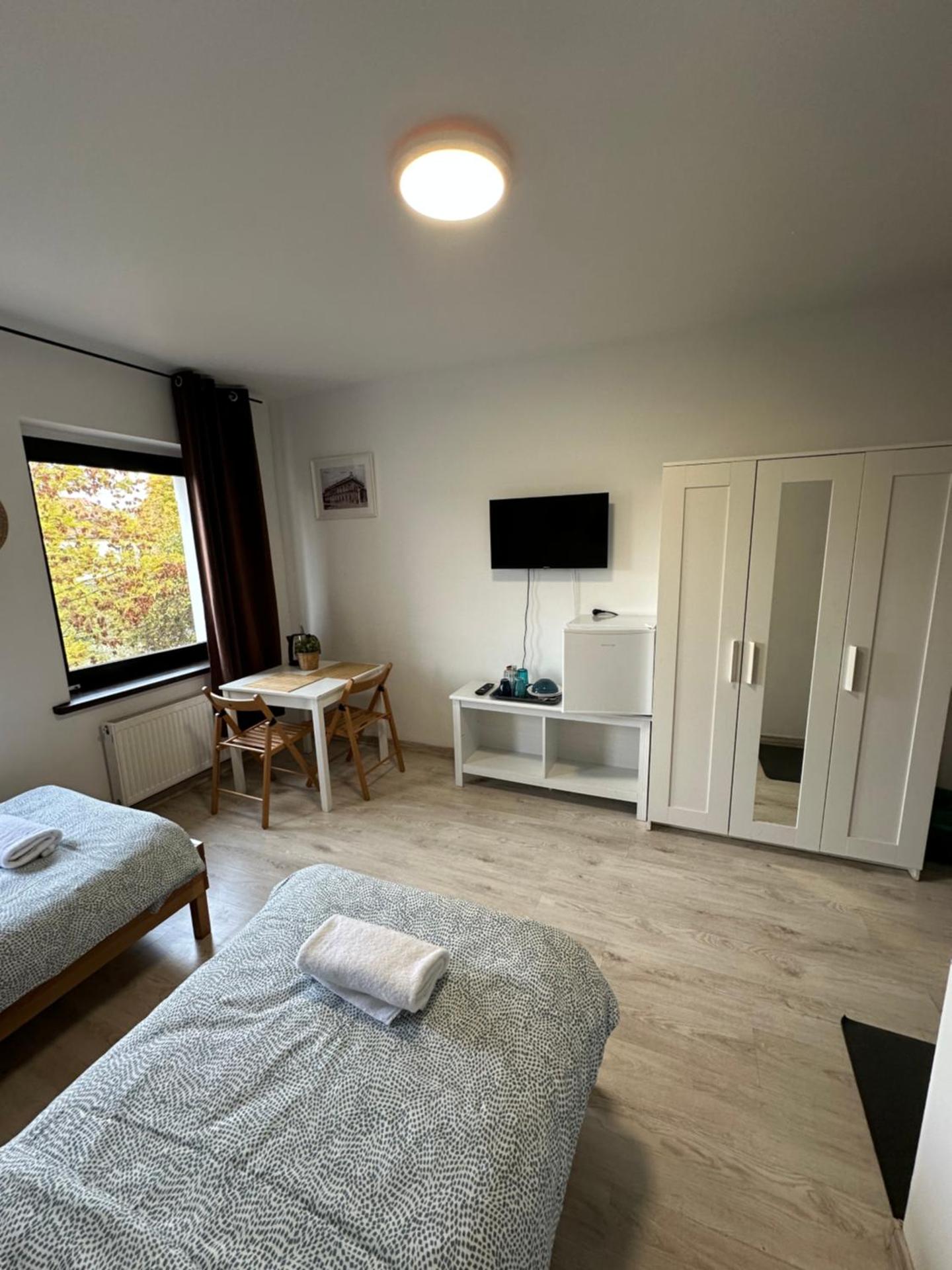 Willa BROWAR pokoje gościnne w centrum miasta na starówce, Self check in 24H, FV, TV Smart, Darmowe Wi-Fi, Parking, W sąsiedztwie restauracji i kawiarni, Usługi escort zakazane