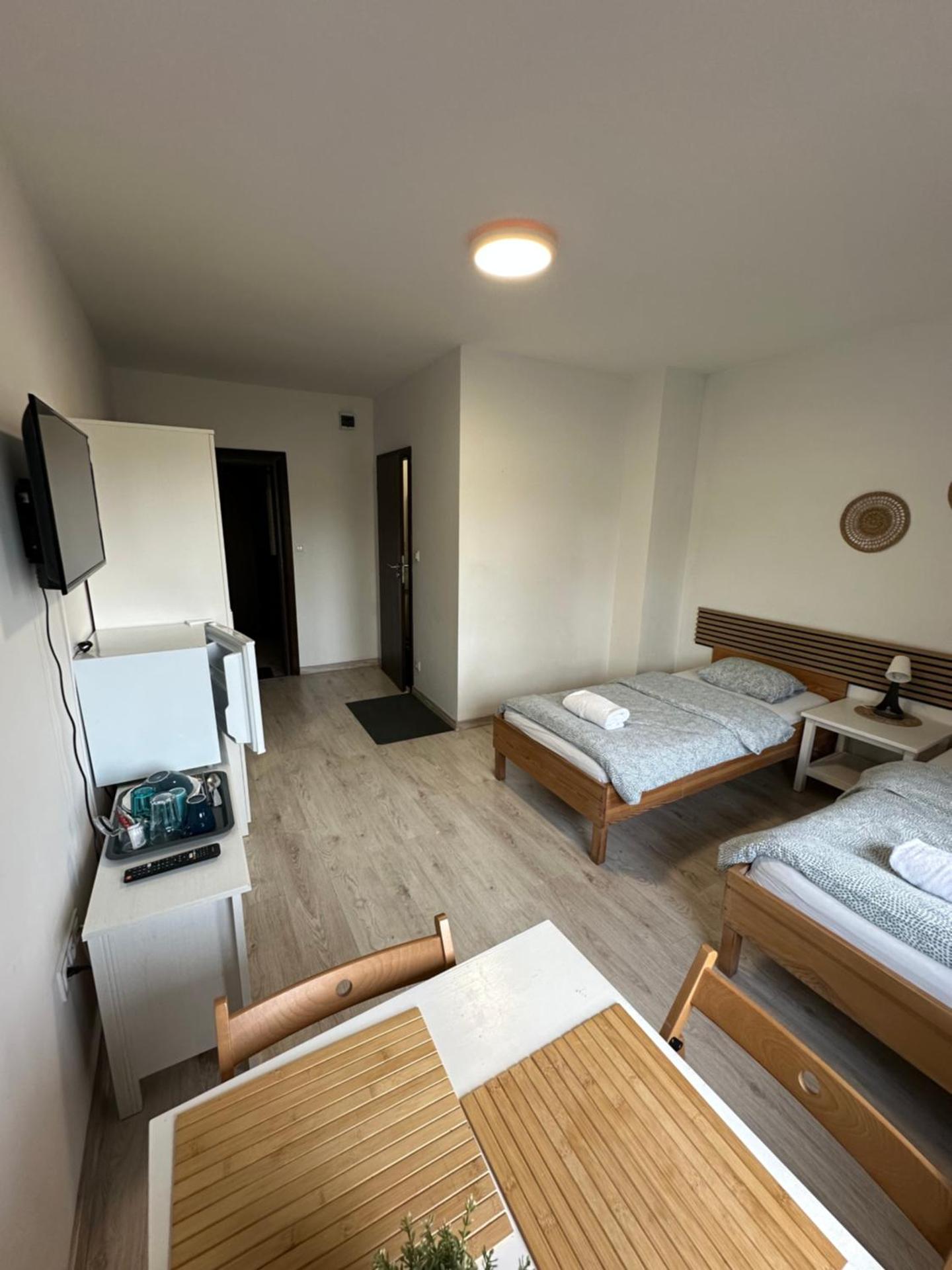 Willa BROWAR pokoje gościnne w centrum miasta na starówce, Self check in 24H, FV, TV Smart, Darmowe Wi-Fi, Parking, W sąsiedztwie restauracji i kawiarni, Usługi escort zakazane