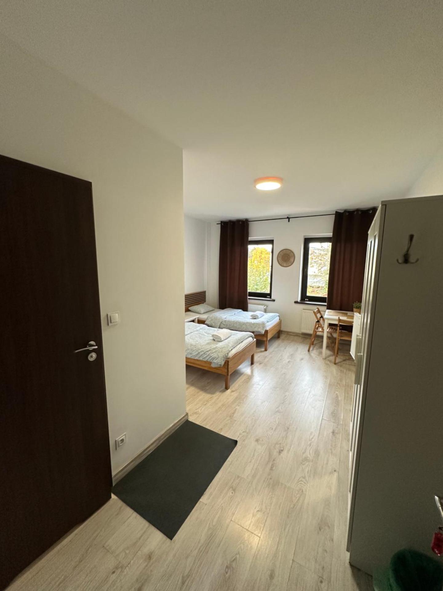 Willa BROWAR pokoje gościnne w centrum miasta na starówce, Self check in 24H, FV, TV Smart, Darmowe Wi-Fi, Parking, W sąsiedztwie restauracji i kawiarni, Usługi escort zakazane