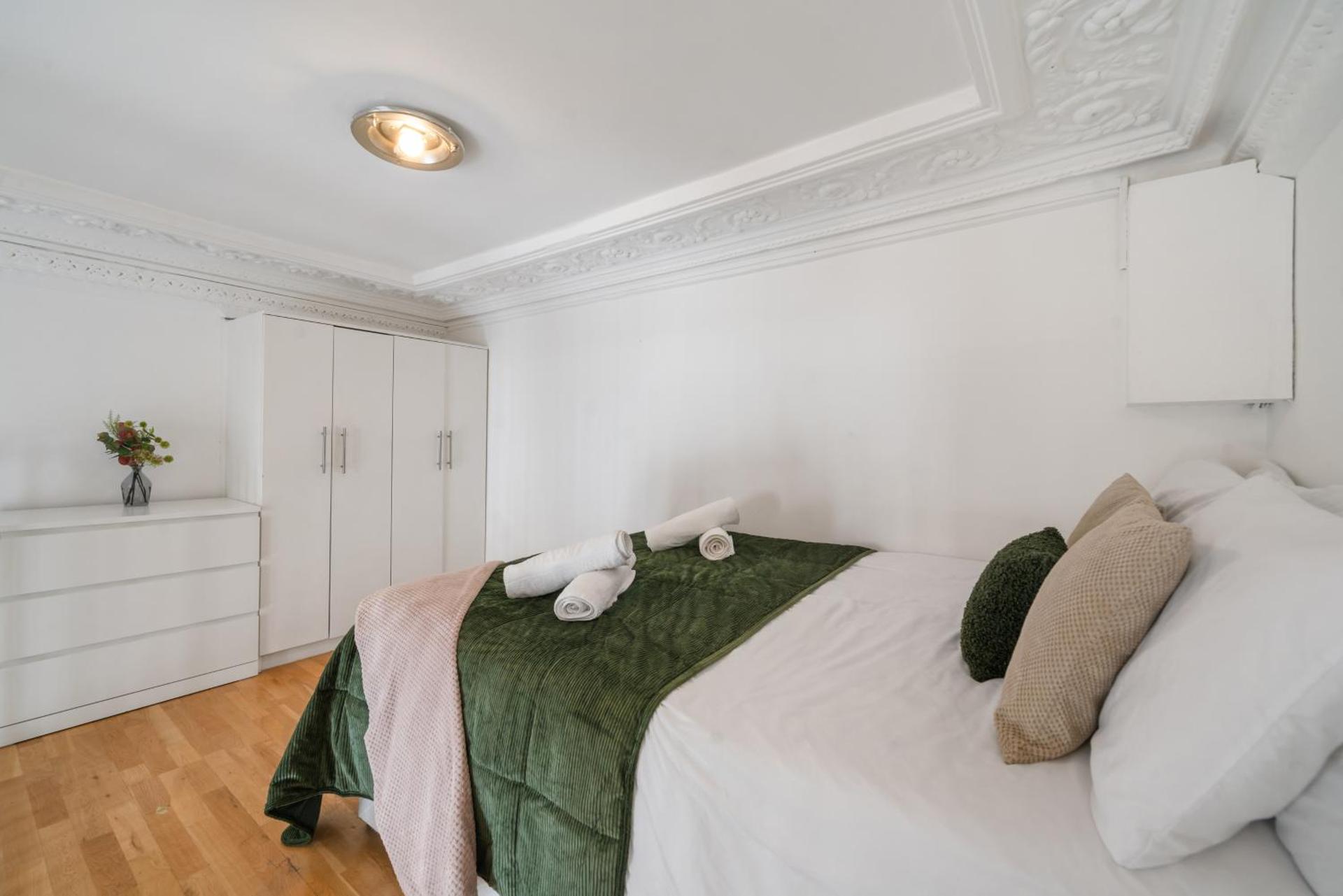 CLG Apartments Near Paddington Station & Hyde Park