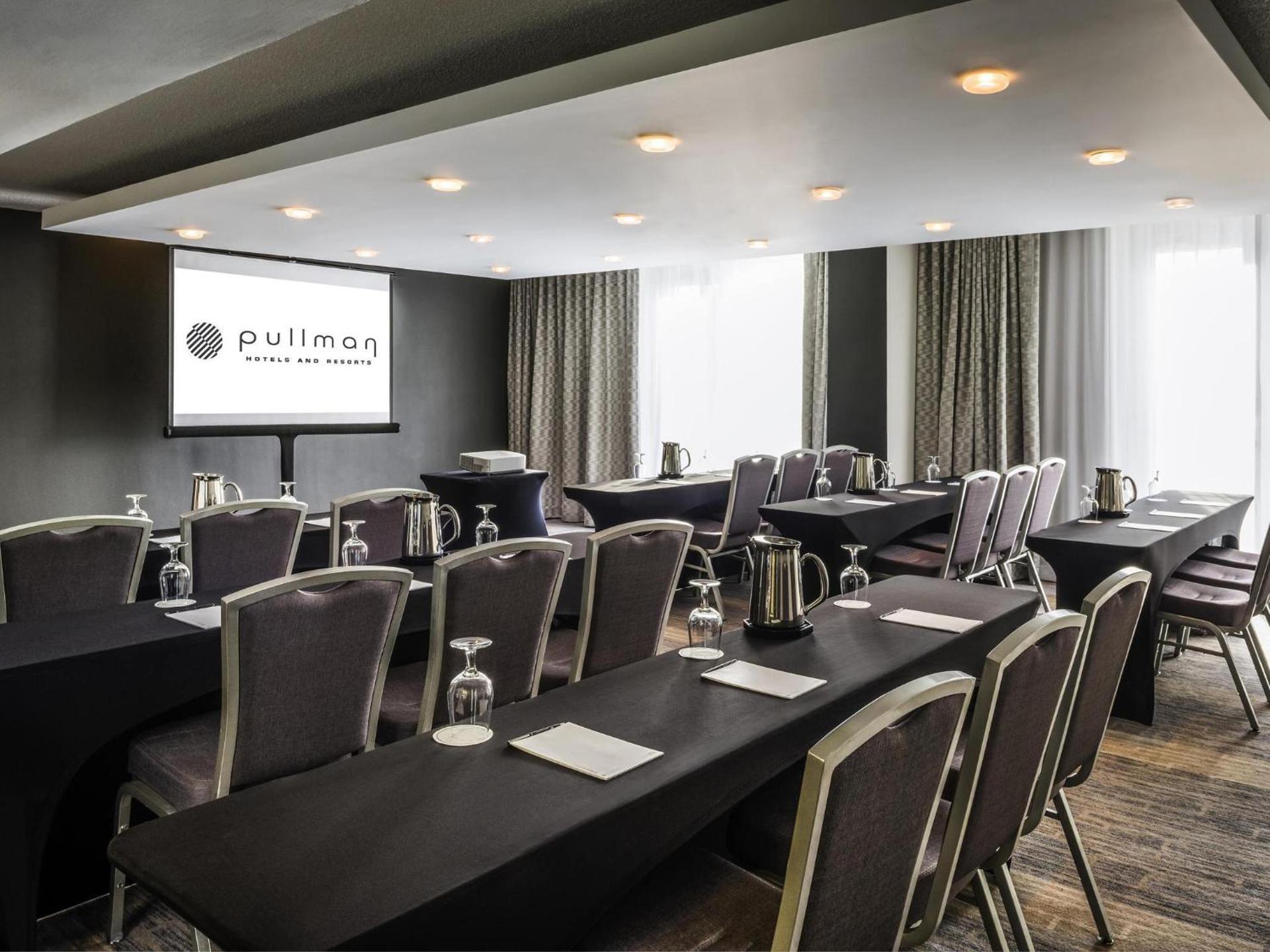 Meeting/conference room