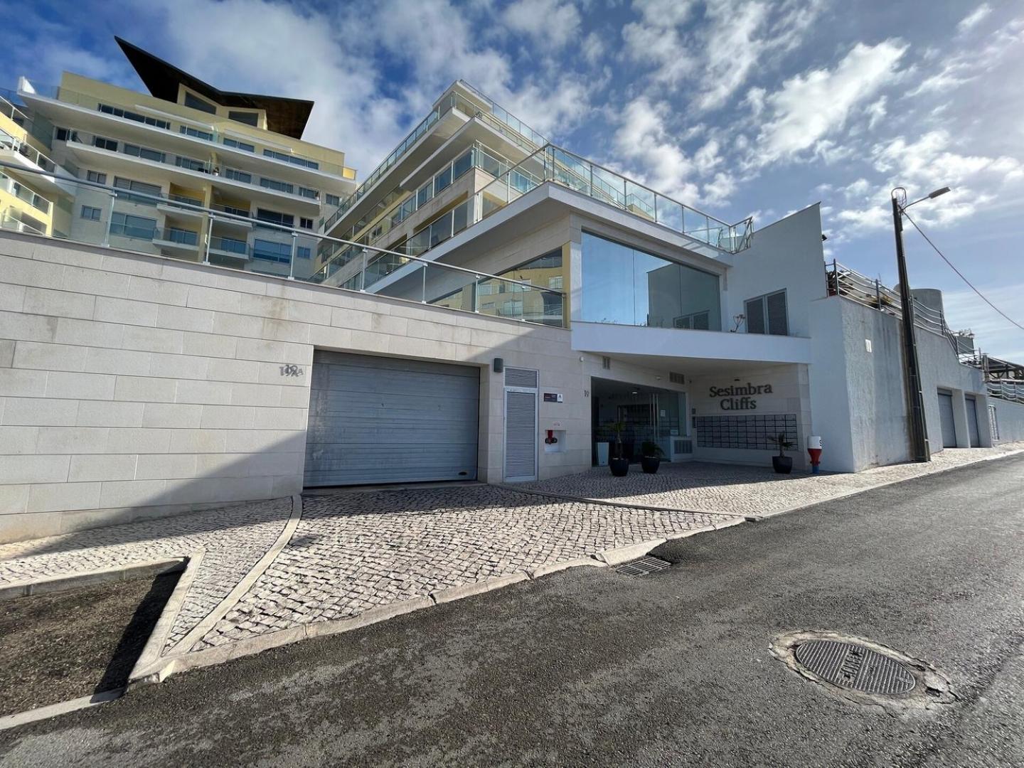 A-MO Sesimbra by Trip2Portugal