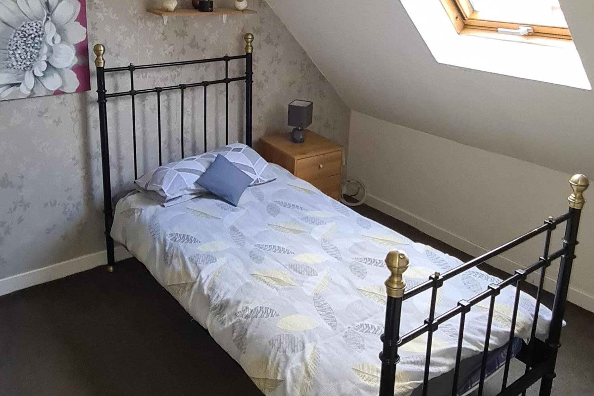4 Bed Cottage Sleeps 6-Pet-Friendly-Private Garden