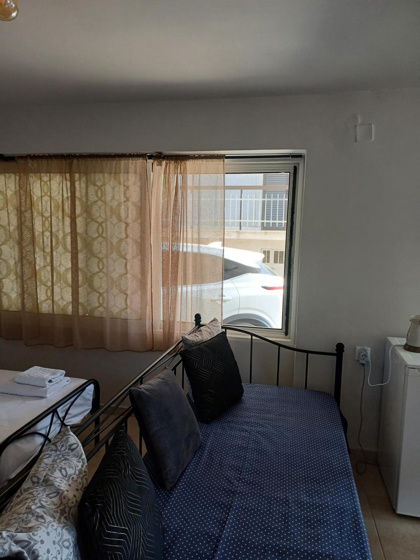 Family Room's Eirini