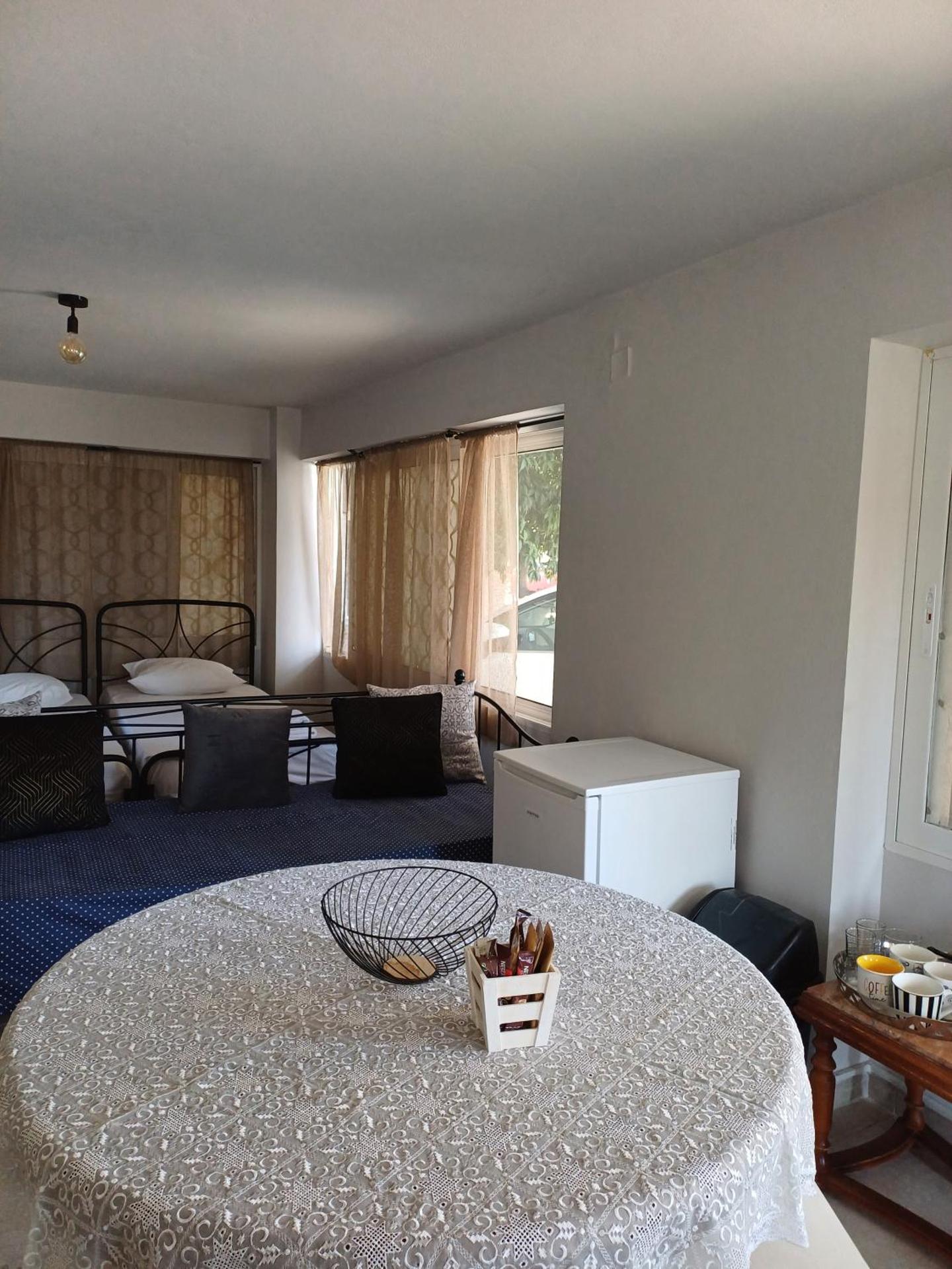 Family Room's Eirini