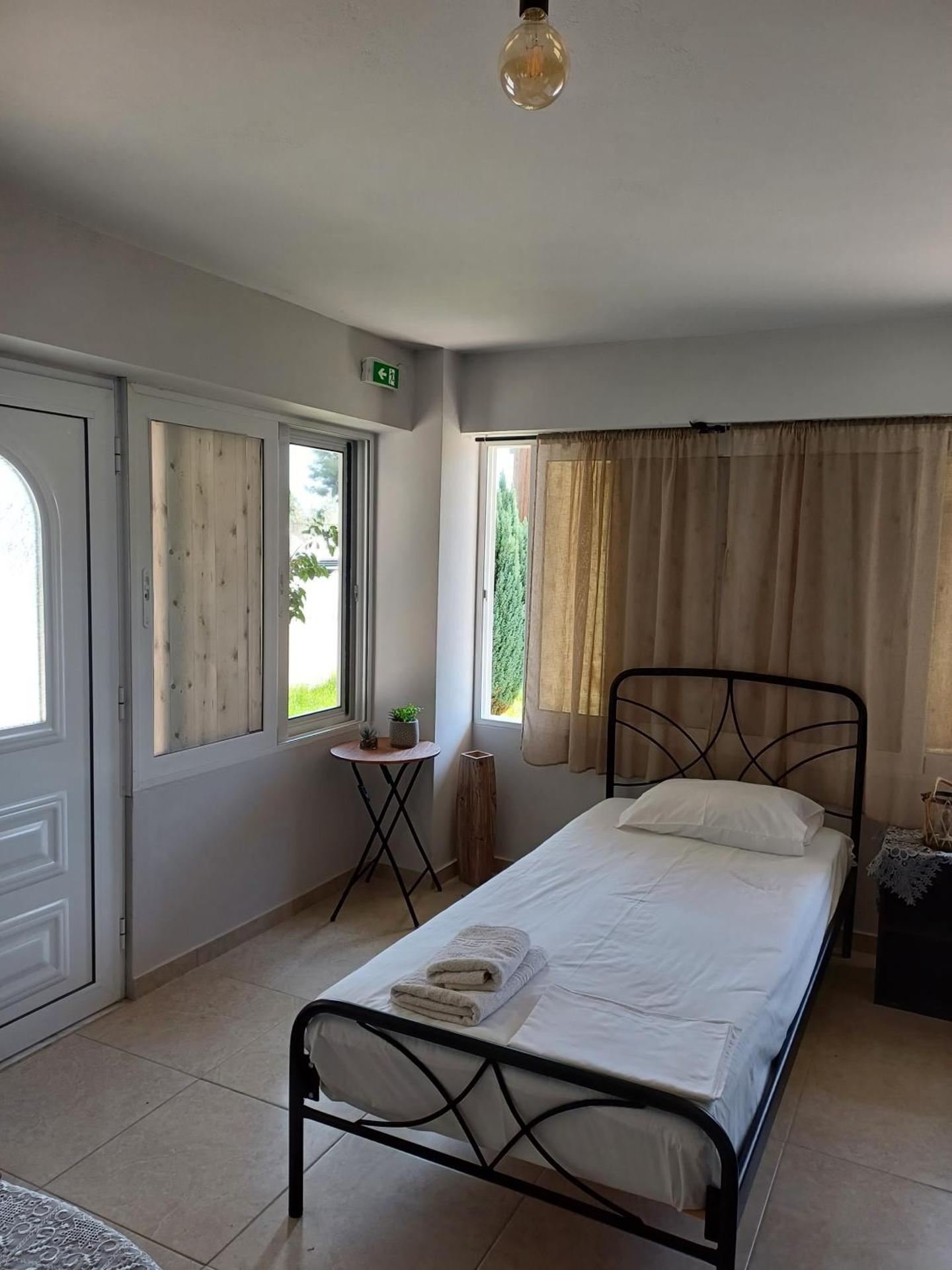 Family Room's Eirini