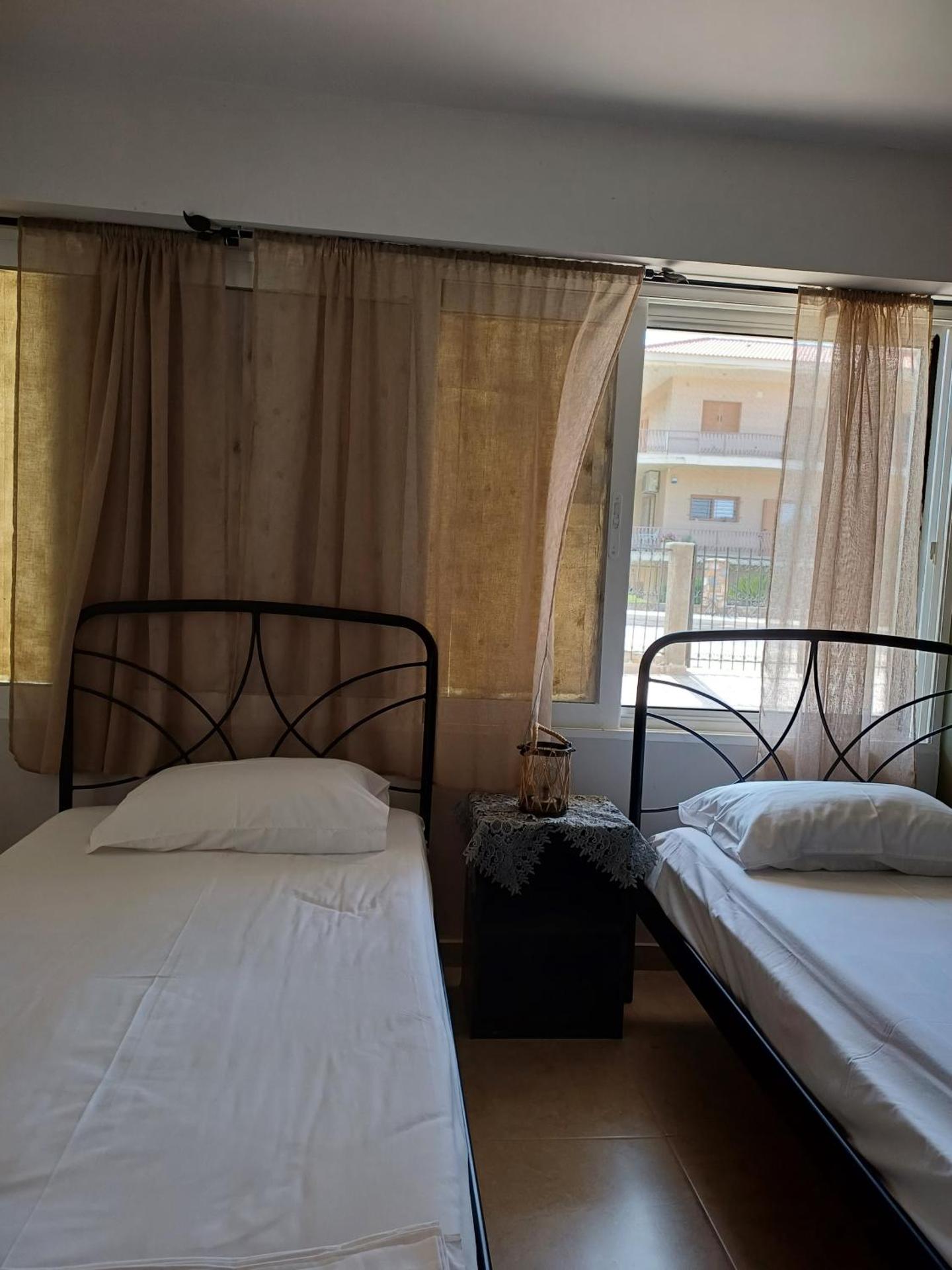 Family Room's Eirini