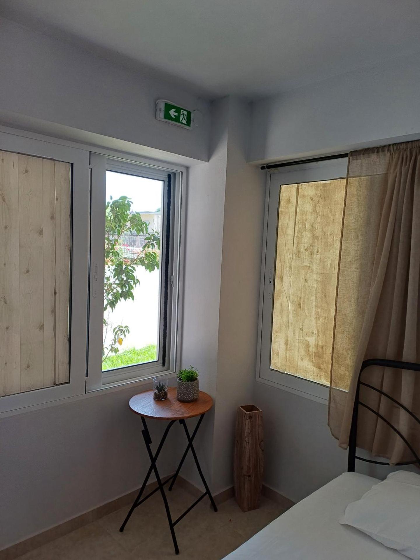 Family Room's Eirini