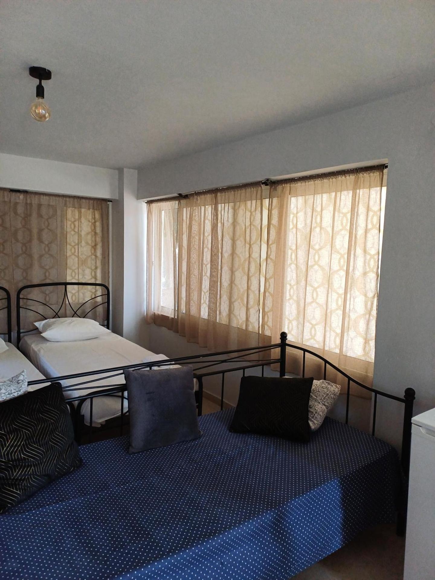 Family Room's Eirini