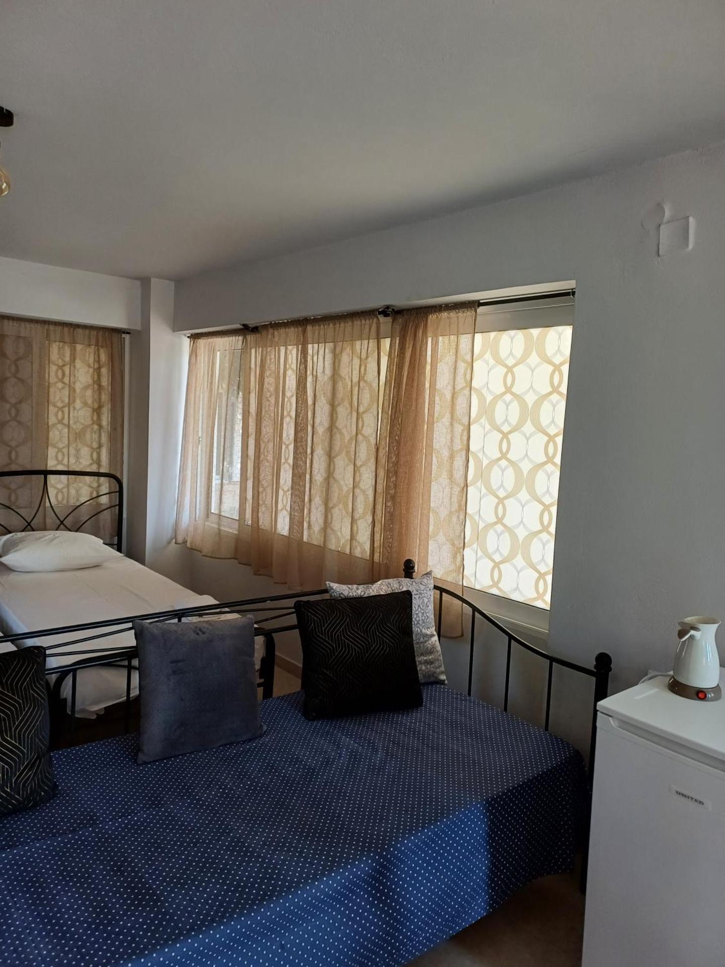 Family Room's Eirini