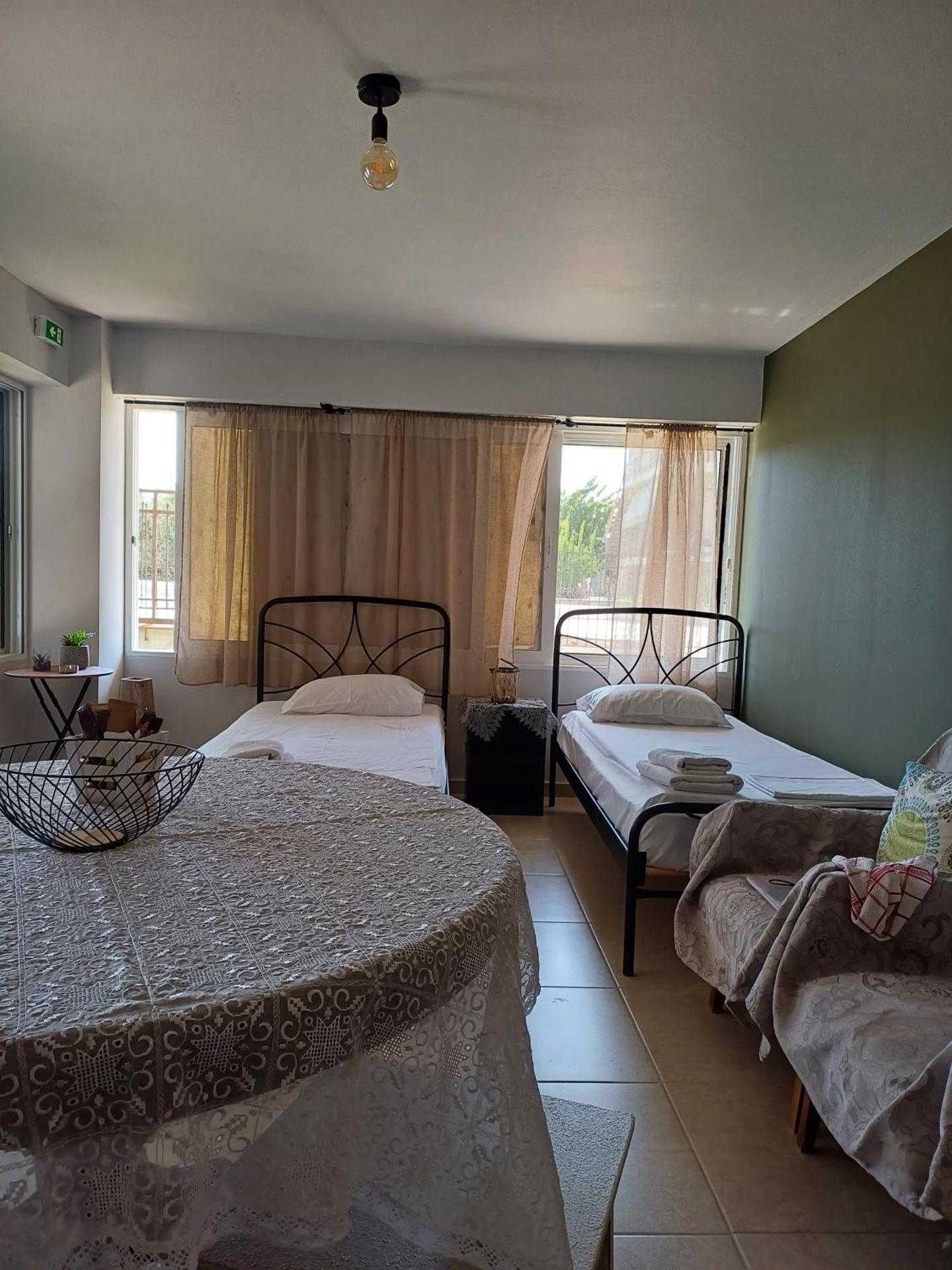 Family Room's Eirini