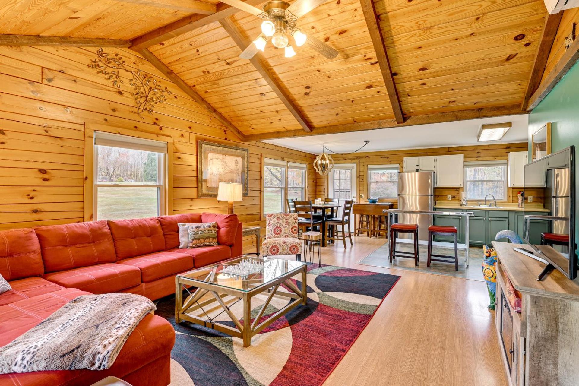 High Peak Heaven Cozy Log Cabin on 1 Acre!